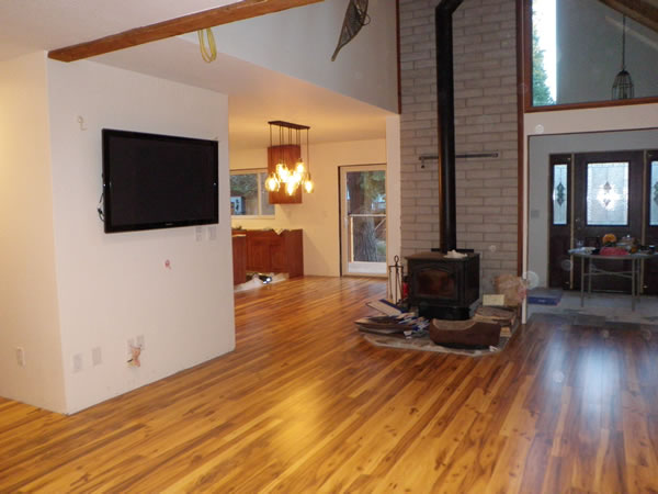 New floor in living room, dining room and kitchen.